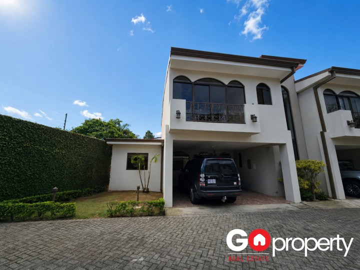 Venta de casa en condominio en Pinares de Curridabat